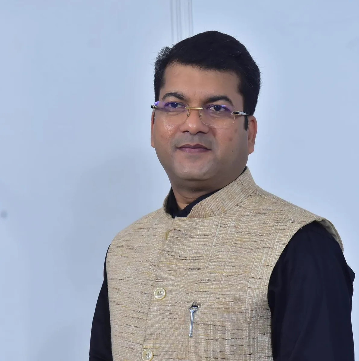 Dr Navneet Agarwal